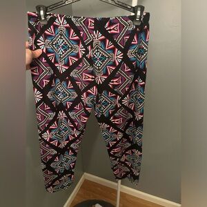 Women’s capri leggings with vibrant design